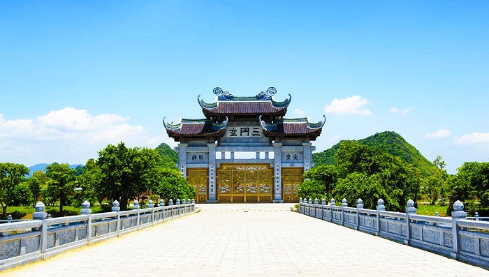 pagode Bai Dinh porte tam quan